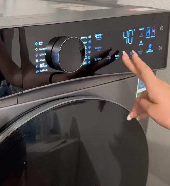 With innovative UVC cleaning, the Zeo Lite ensures uncompromising hygiene: Bacteria, mites, pet hair, and allergens are reliably removed by gentle UVC irradiation – for extra clean and hygienic laundry, ideal for allergy sufferers and families with pets. The UVC technology is cleverly dosed to protect your clothes and preserve colors and fibers. With innovative UVC cleaning, the Zeo Lite ensures uncompromising hygiene: Bacteria, mites, pet hair, and allergens are reliably removed by gentle UVC irradiation – for extra clean and hygienic laundry, ideal for allergy sufferers and families with pets. The UVC technology is cleverly dosed to protect your clothes and preserve colors and fibers.